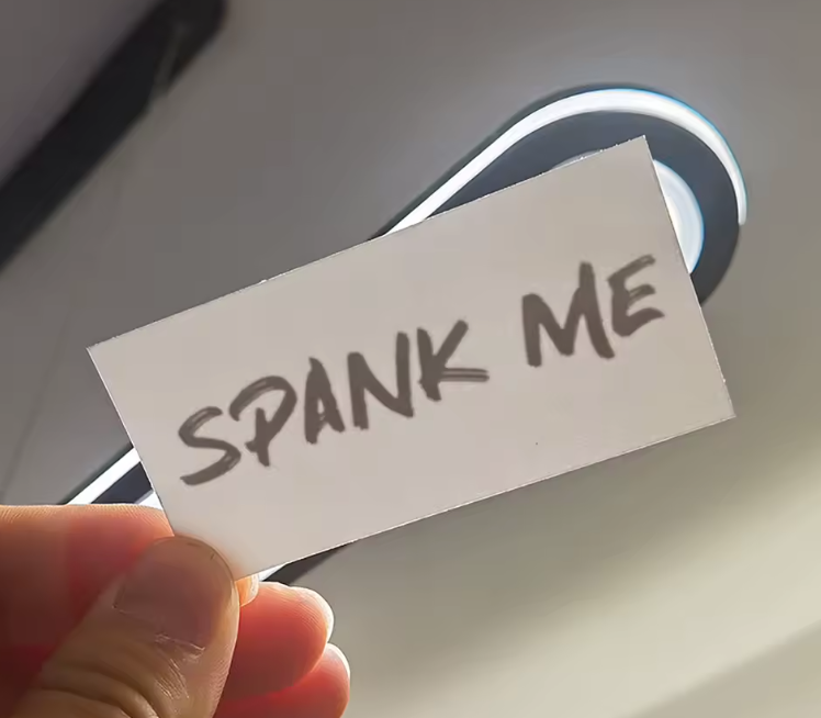 Tatuering Spank Me/Kommande Produkt